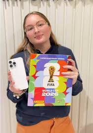 Cliente El Coleccionista con álbum Panini en Pilar
