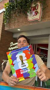 Cliente El Coleccionista con álbum Panini en Bariloche